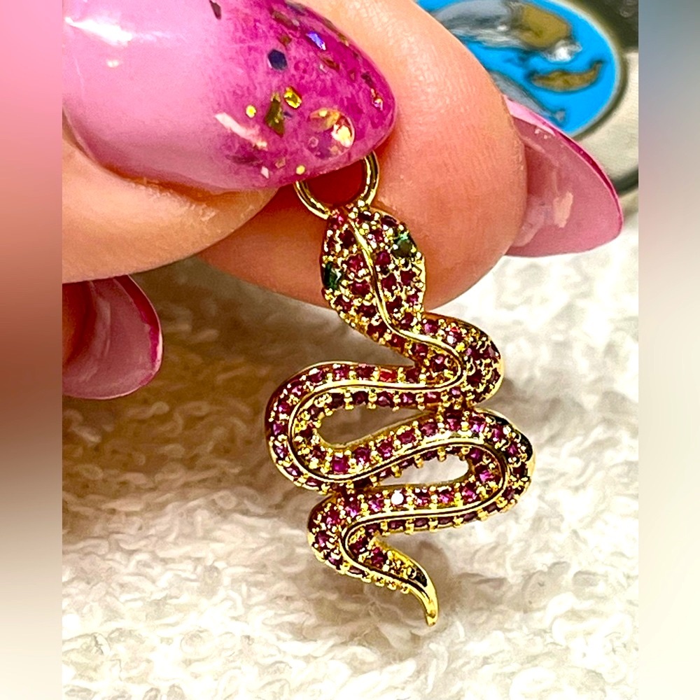 Pretty pink, gold and green eyed snake pendant-NEW